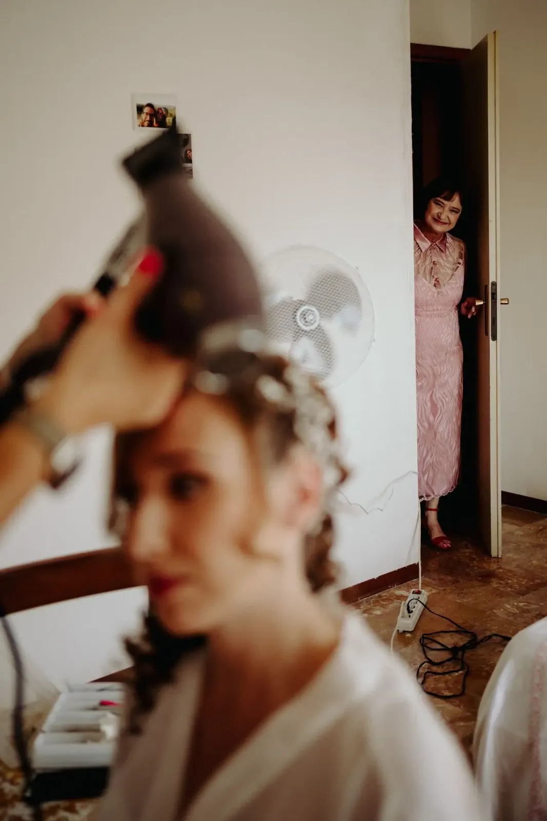 L'acconciatura della sposa durante i preparativi