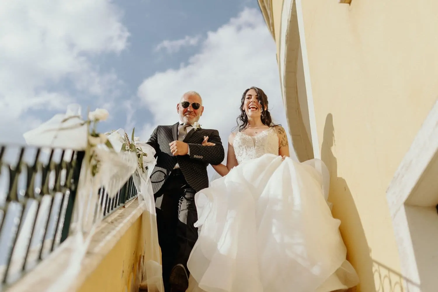 Micaela leaving the house on her father's arm