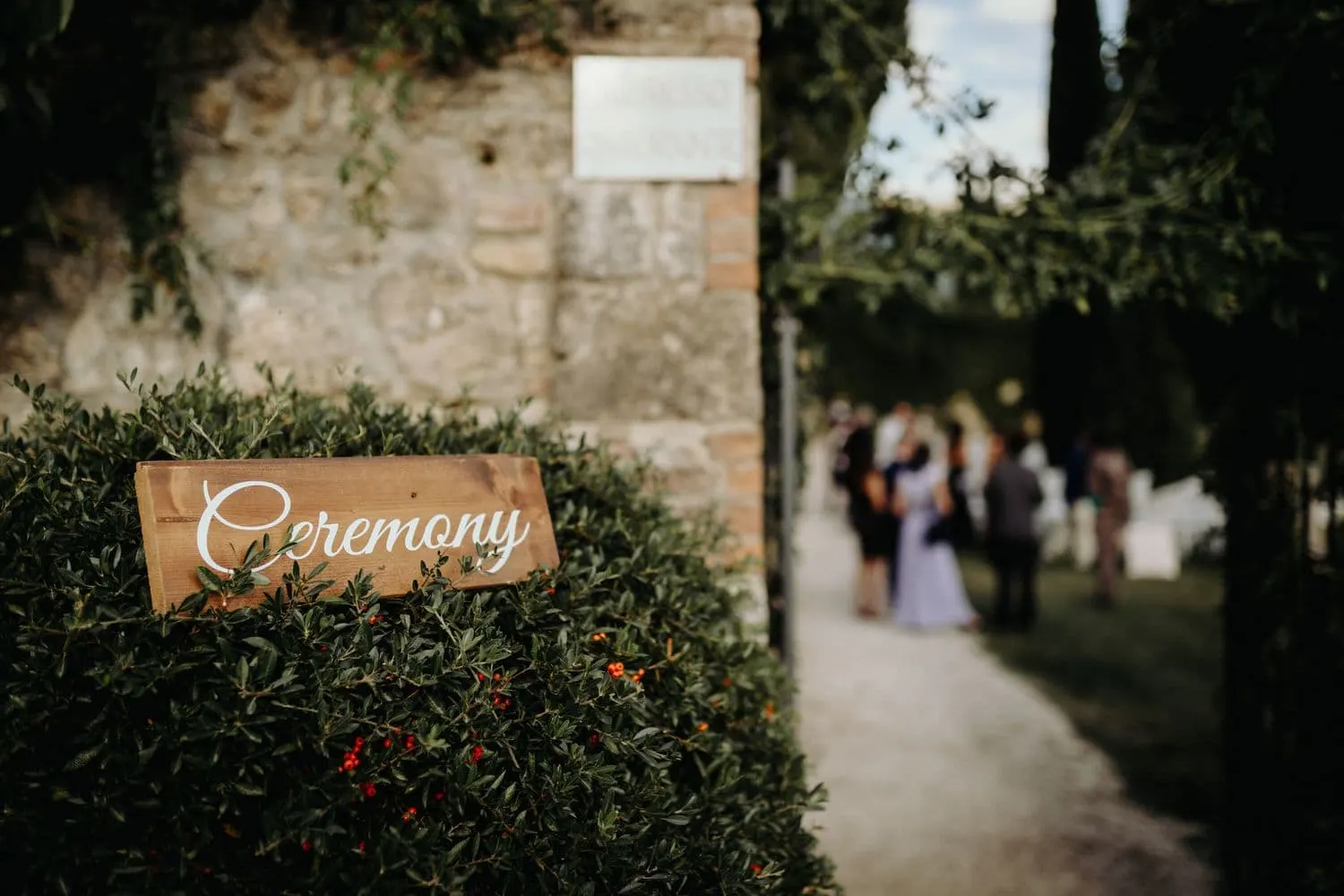The Ceremony sign at the entrance to the avenue, with guests arriving