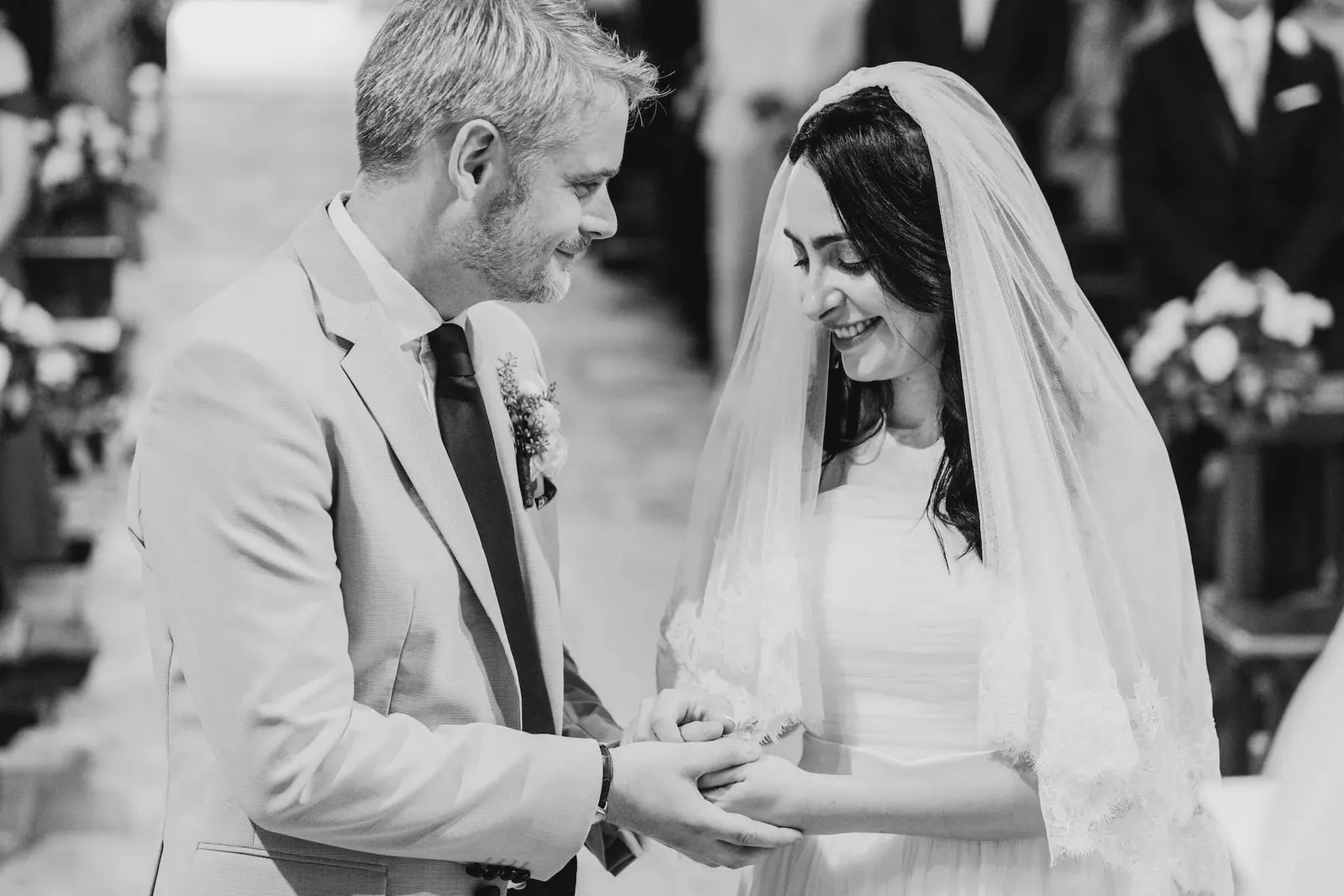 The exchange of rings, in black and white
