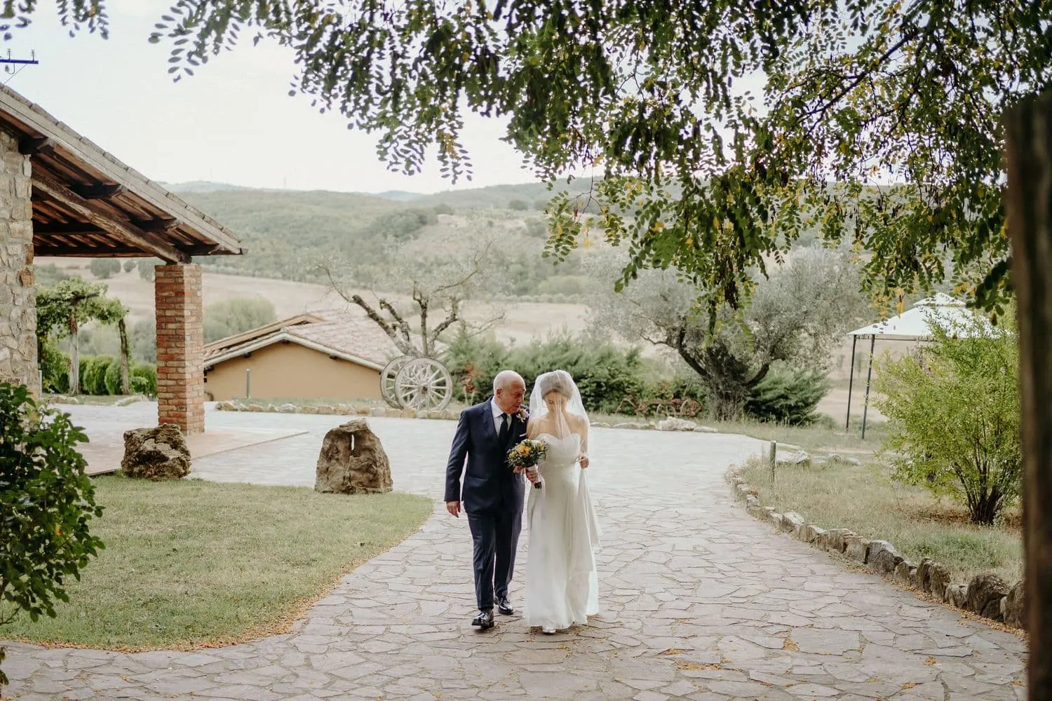 Giulia arriving at the ceremony, walked along the paved path