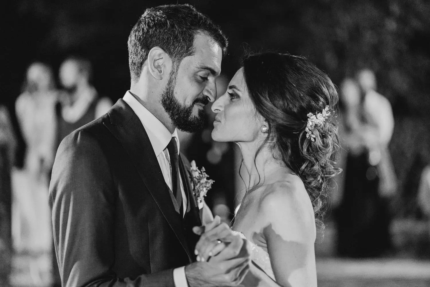 Giulia and Francesco during their first dance, in black and white